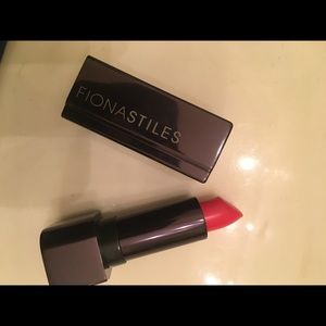 Fiona styles Abbot Kinney sexy hot pink lipstick